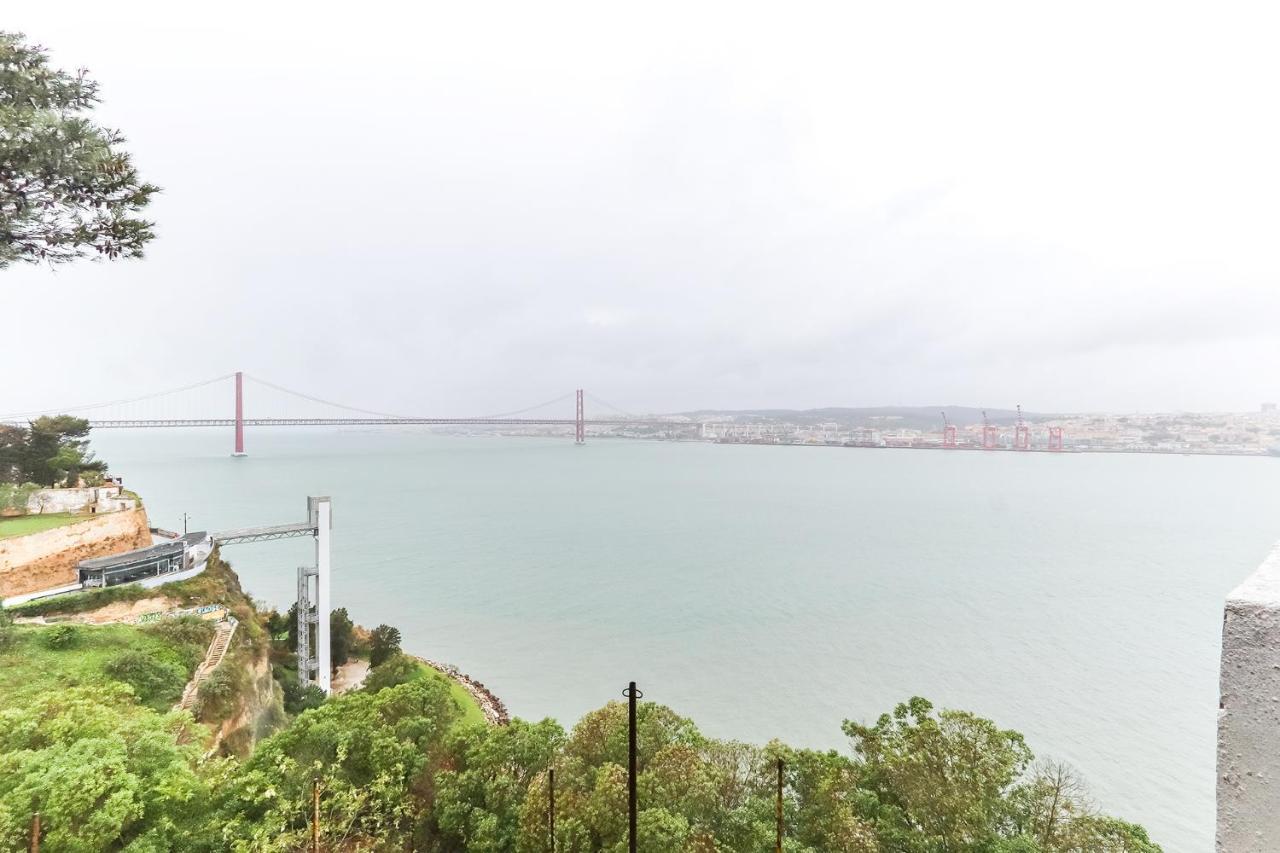 Vita Portucale ! Cacilhas River View Almada Kültér fotó